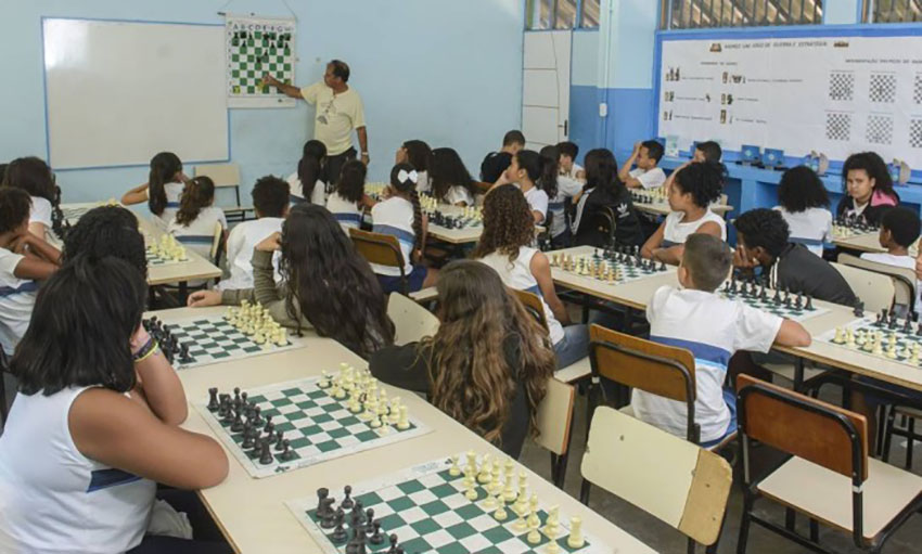 Em escola de SP, ensino do xadrez faz parte da matriz curricular - Escolas  Exponenciais